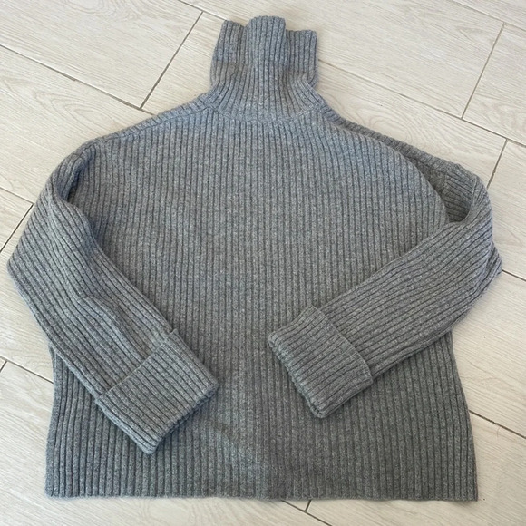 Revive Cashmere turtleneck sweater - Picture 4 of 6